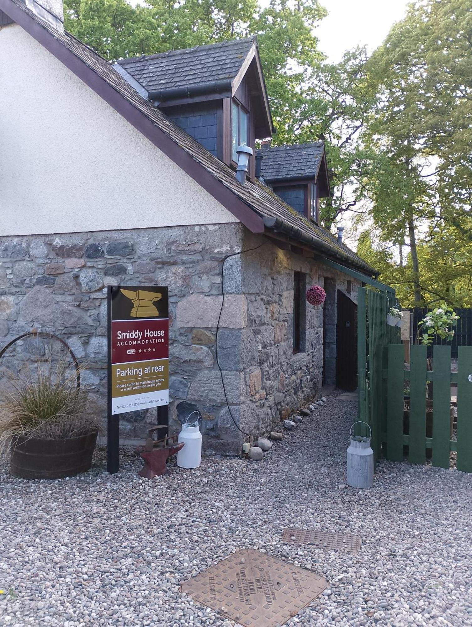 スピーン・ブリッジ Smiddy House Bed & Breakfast エクステリア 写真