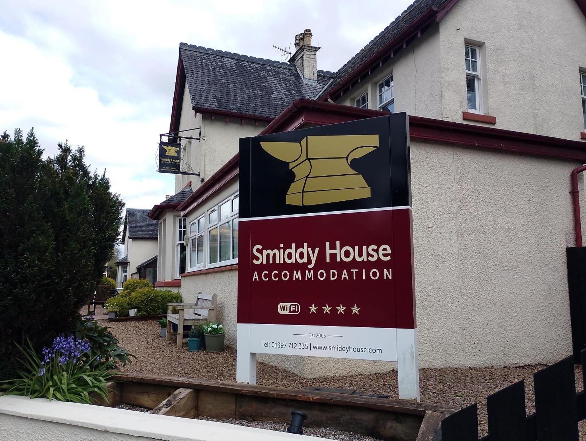 スピーン・ブリッジ Smiddy House Bed & Breakfast エクステリア 写真